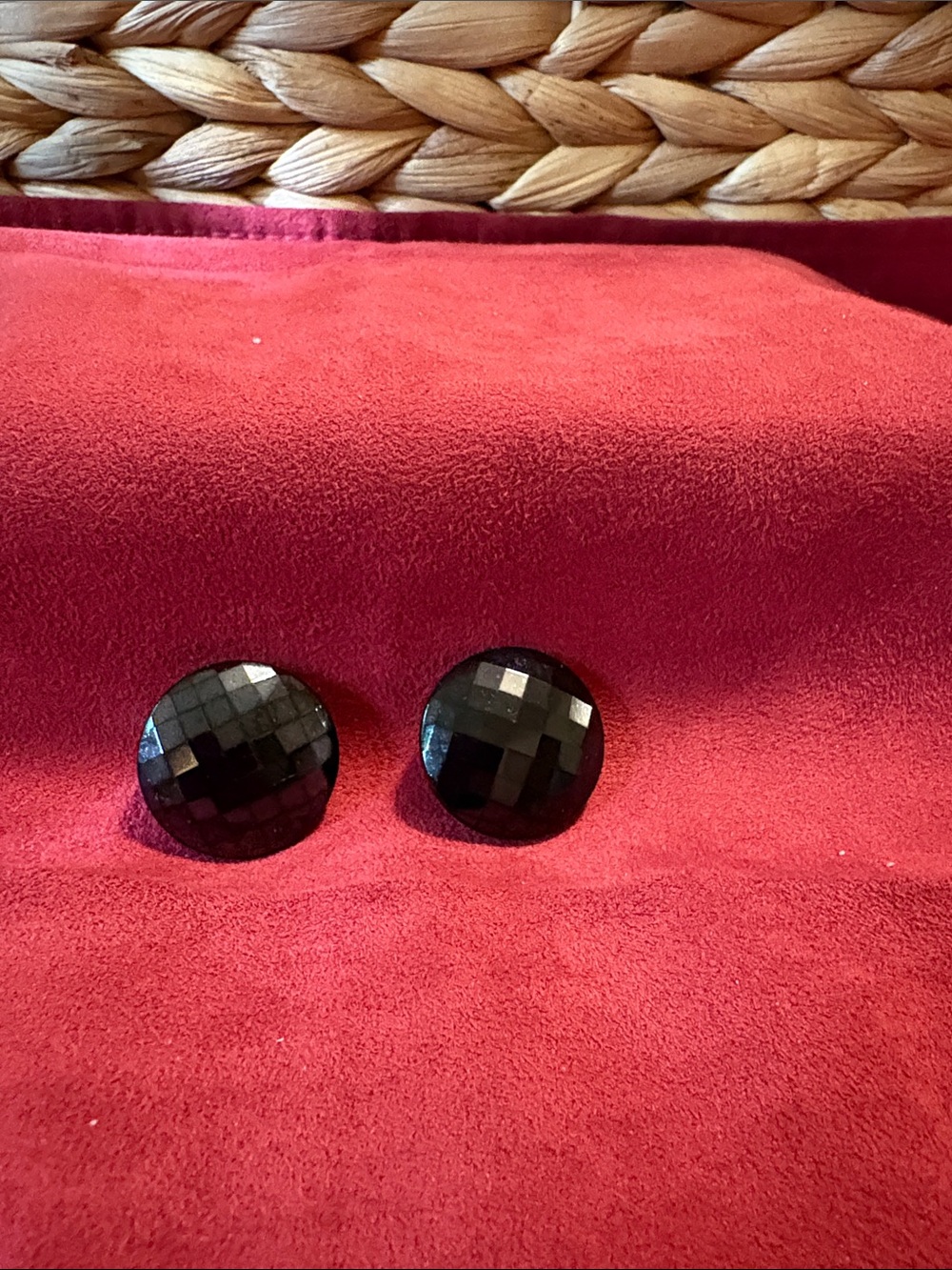 VERY VINTAGE Round Faceted Black Clip-On Earrings